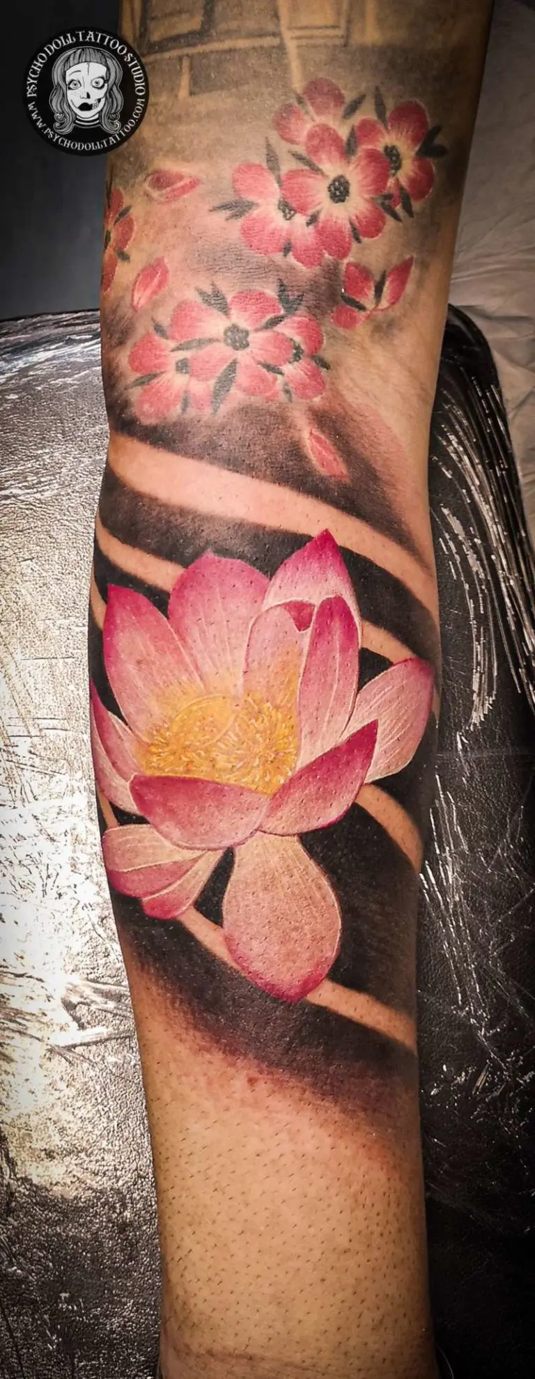 Japanska tetovaža cvijeta lotosa na Mallorci