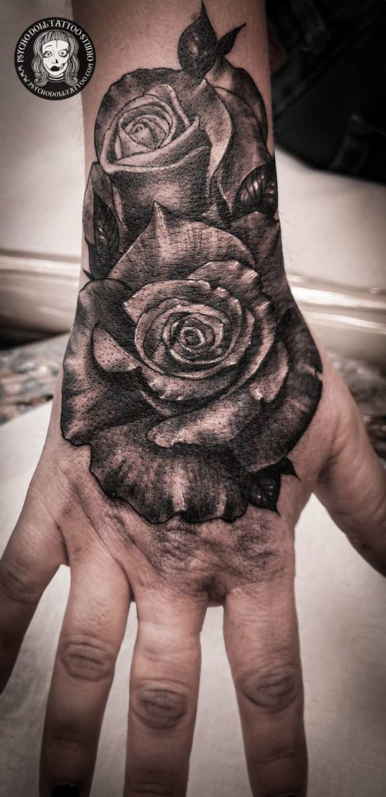 tatuajes rosas flores