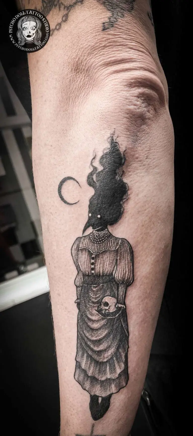 TATUAGGIO FANTASTICO DELL'ESSERE OSCURO