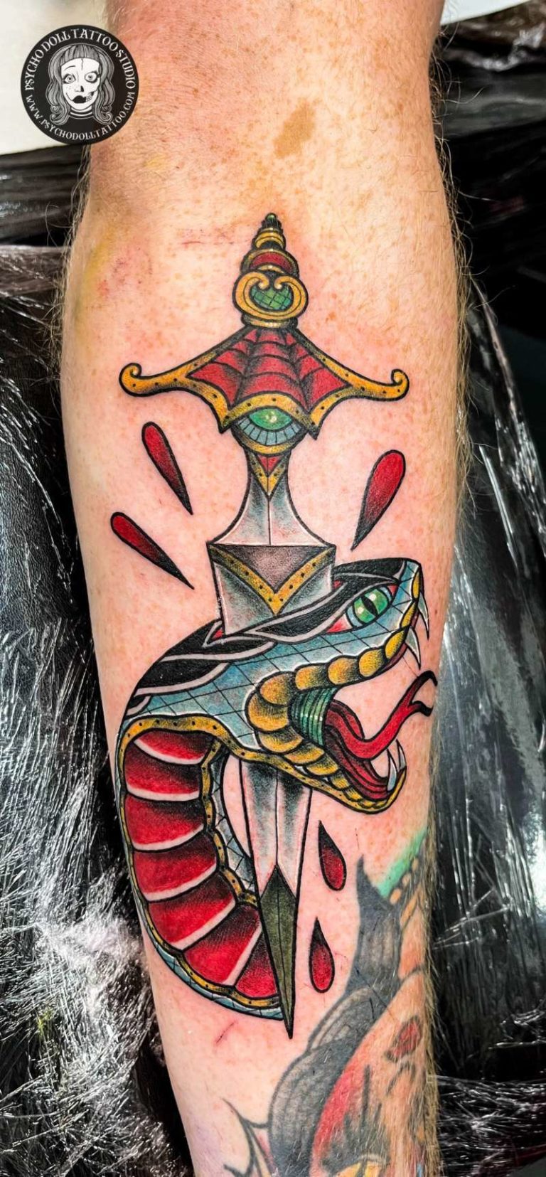 tatuaje tradicional serpiente