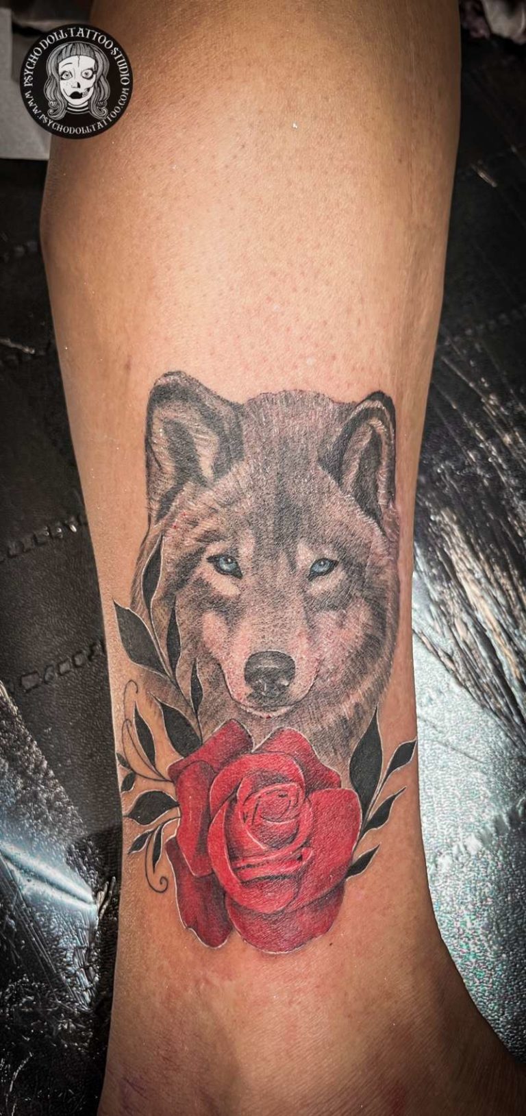 lobo rosa tattoo