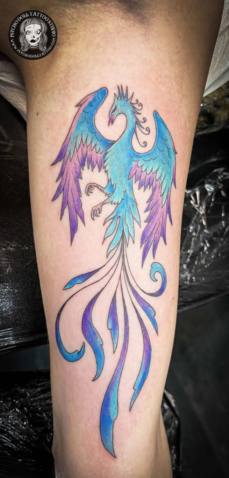 tatuaggio a colori fenice