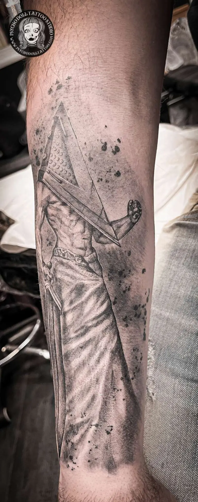 Pyramid Head tetovaža Resident Evil