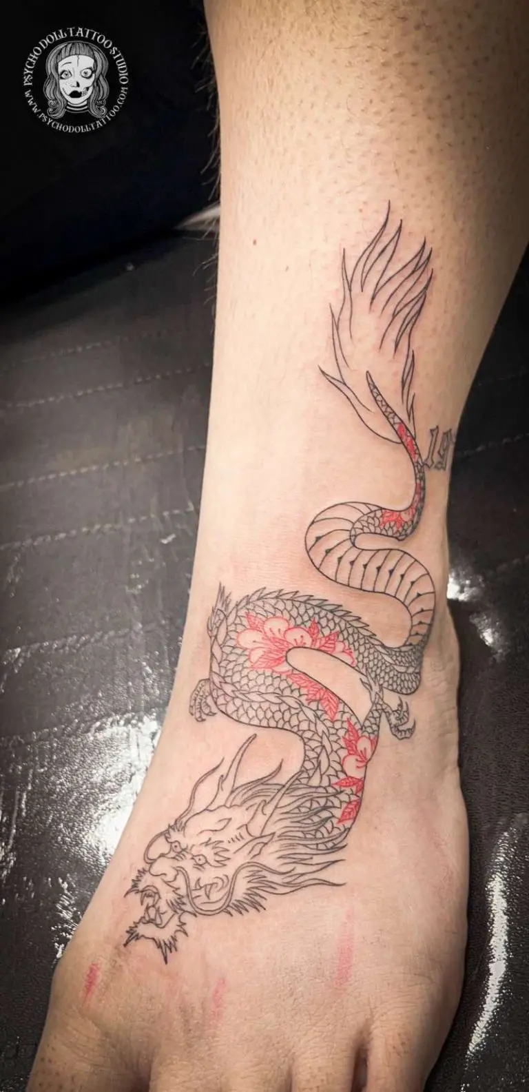 tetovaža zmaja na Mallorci tetovaža psiho lutke