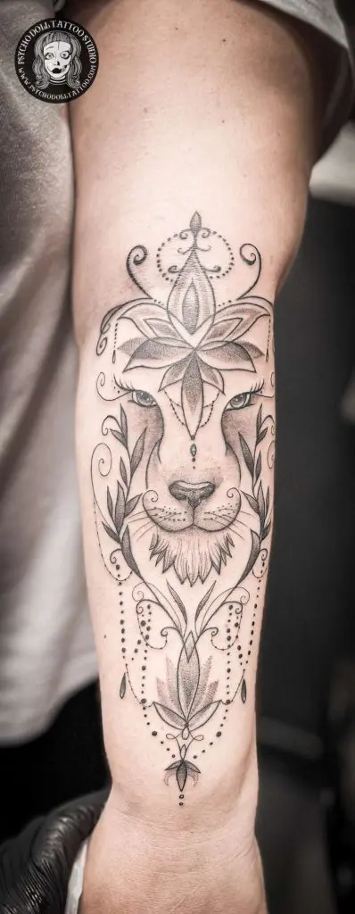 LÖWE COVER TATTOO ANORDNUNG