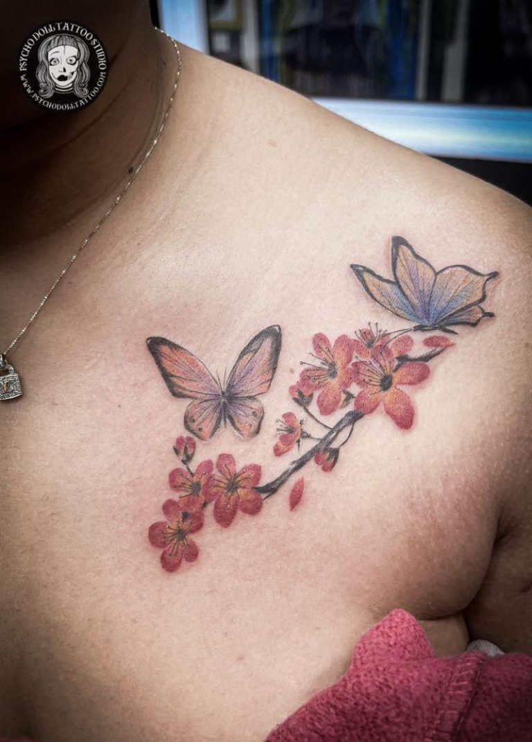 tatuaje flores mariposas