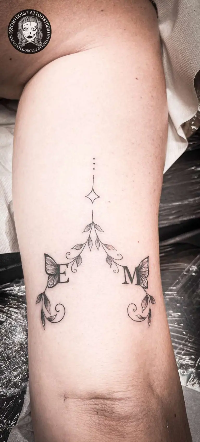 tatuagem de linha fina para casal