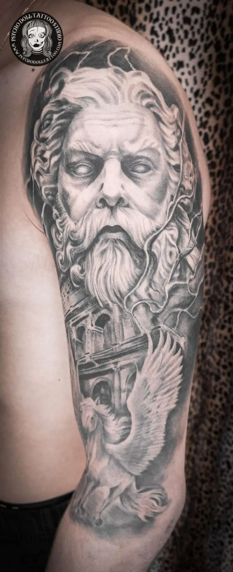 TATUAGGIO ZEUS CON PEGASO