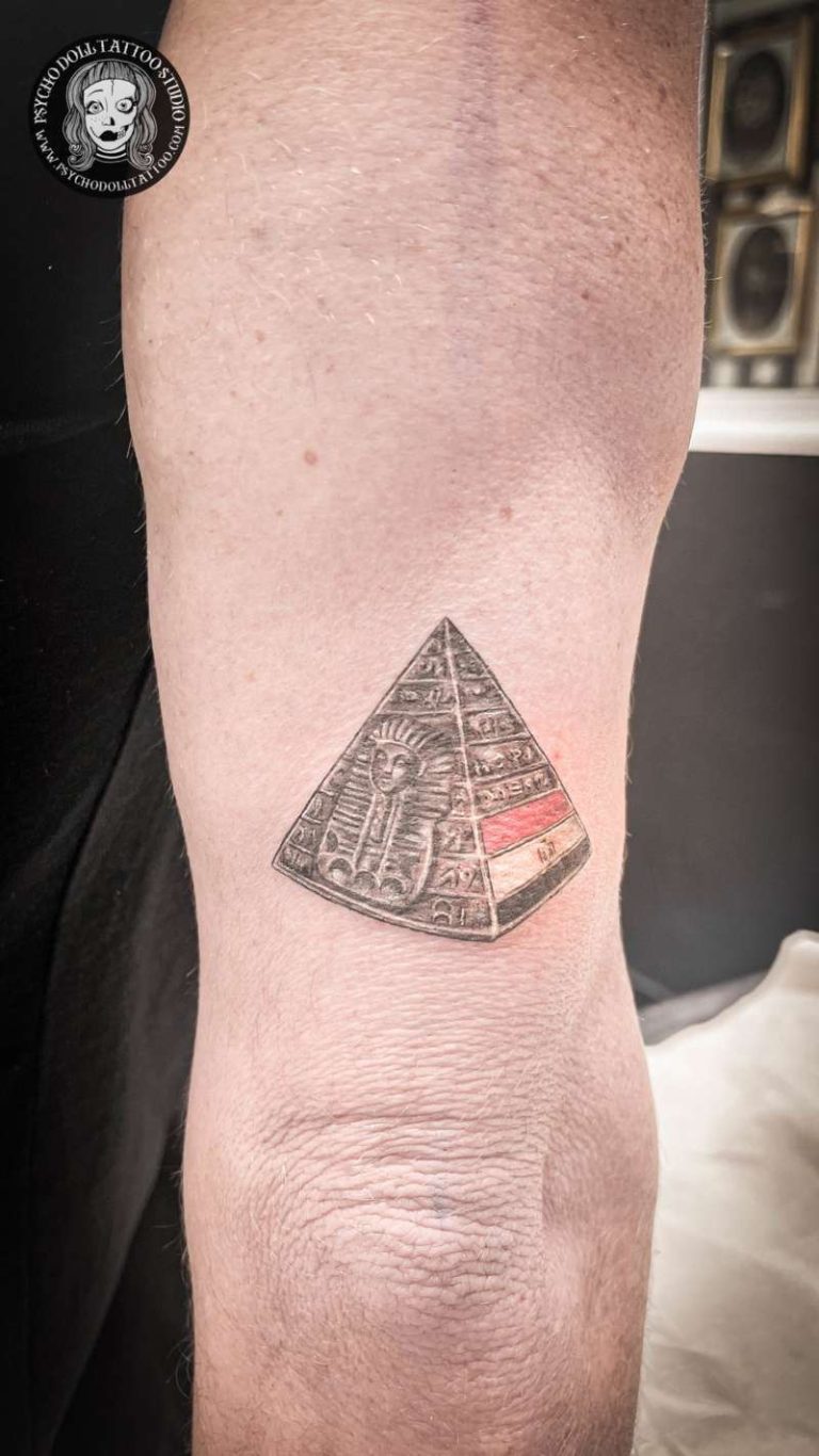 tatuaje pirámide Egipto