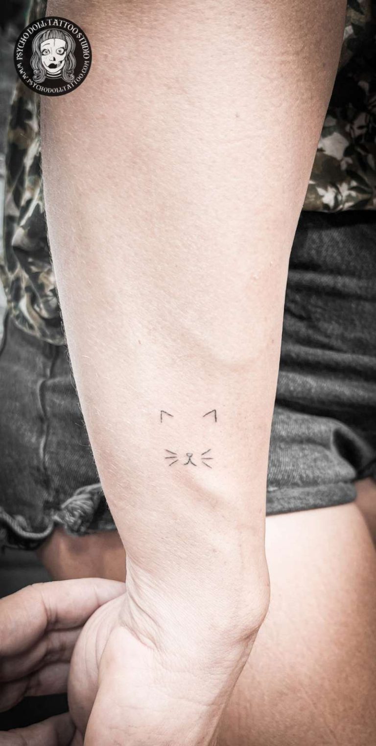 tatuaje gato minimalista