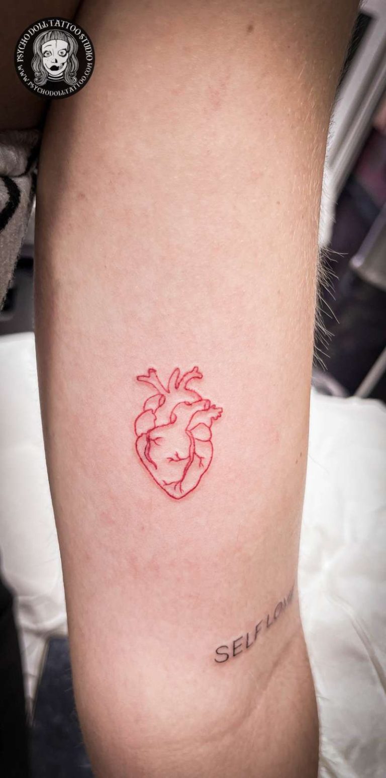 tatuaje corazon rojo