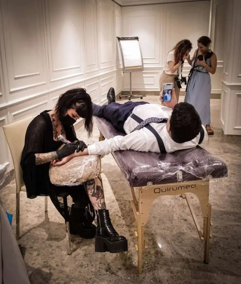 TATOUAGES POUR MARIAGES, ANNIVERSAIRES ET ÉVÉNEMENTS À MAJORQUE​ TATOUAGES POUR MARIAGES, ANNIVERSAIRES ET ÉVÉNEMENTS À MAJORQUE​