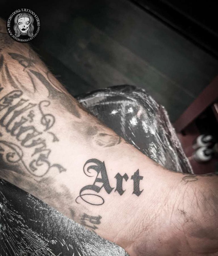 Tatuaje palabra Art