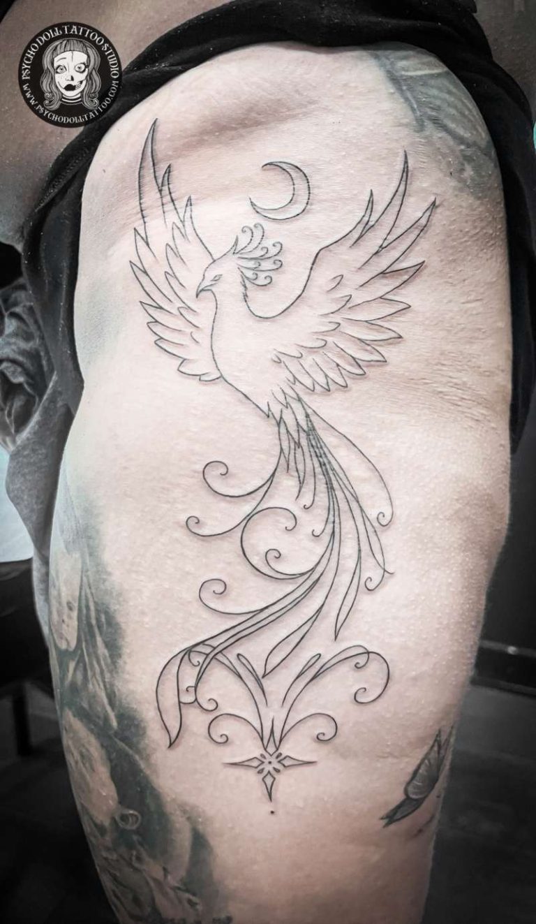 Phoenix tatovering på fin linje