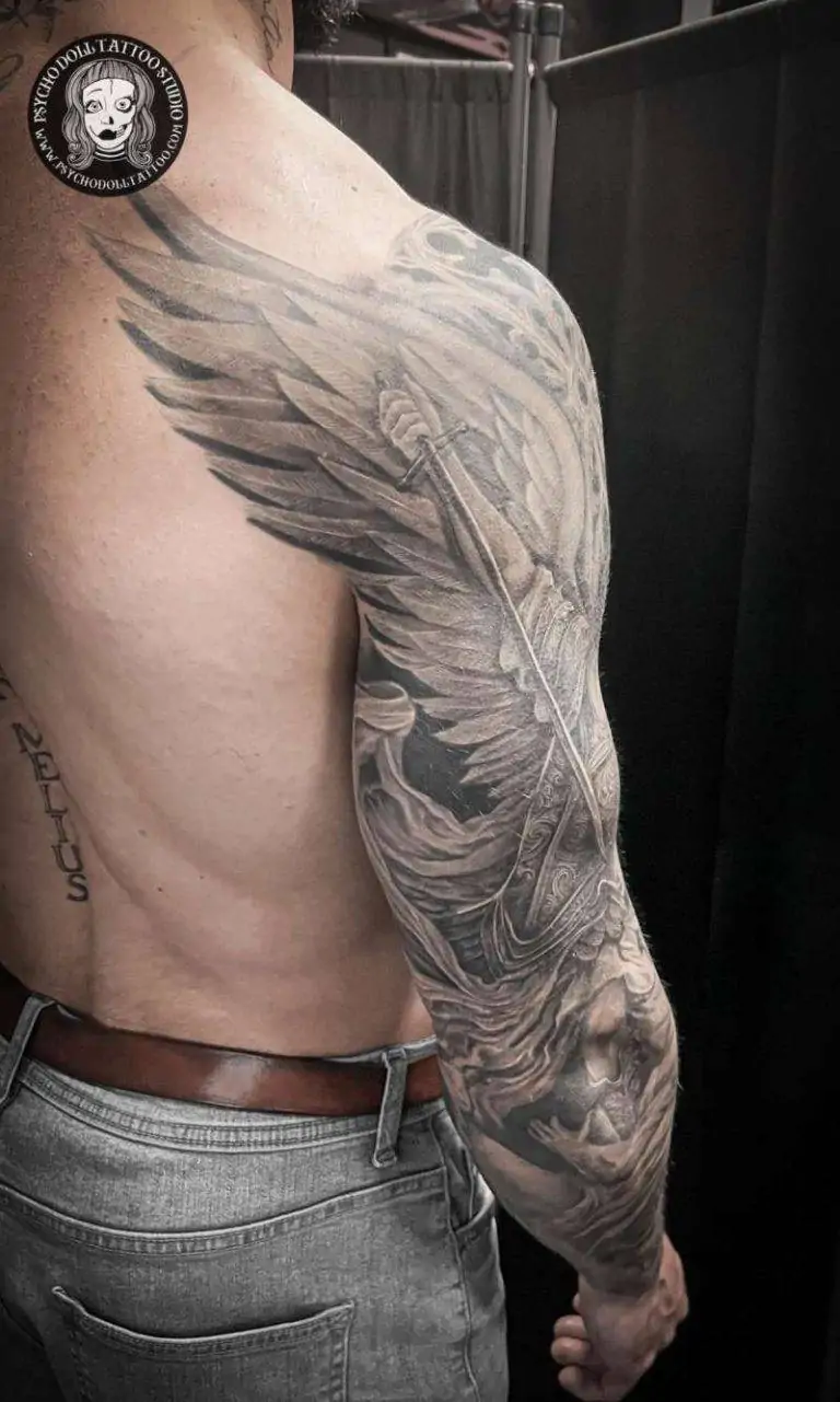 tatuaggio a manica intera di arcangelo con demone