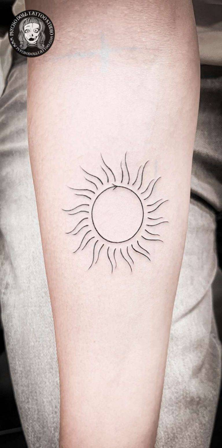 tatuaje sol sun fine line tattoo